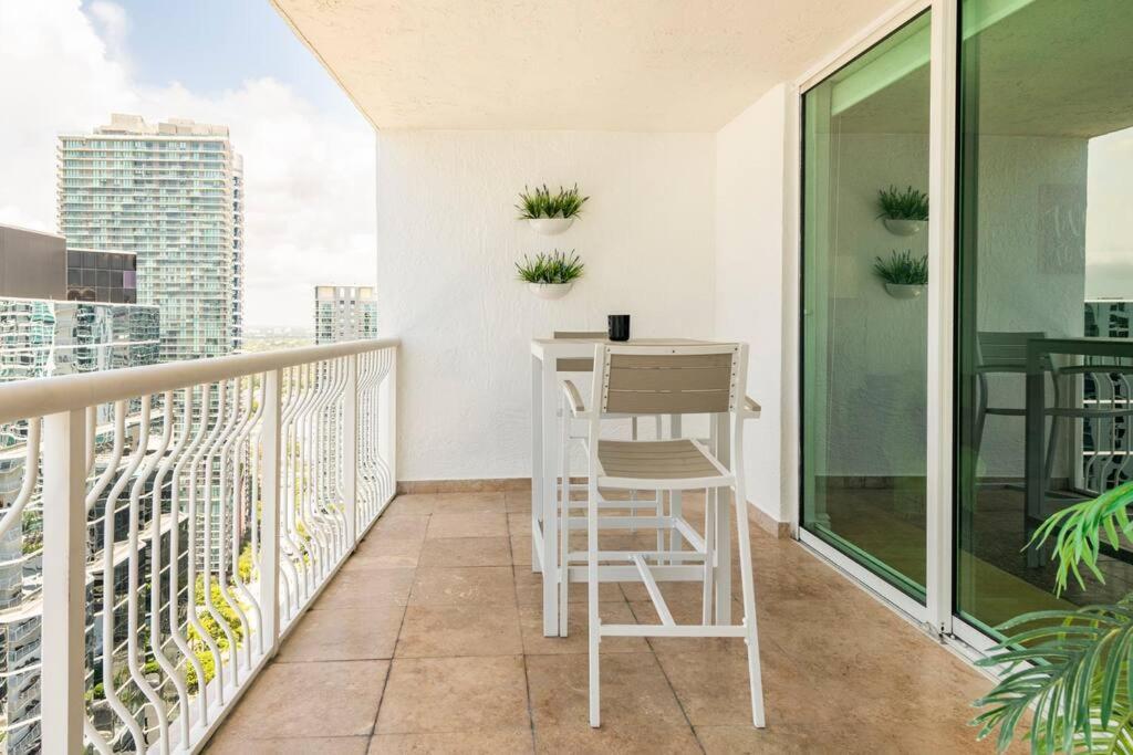 Apartment Brickell Center W/city & Bay View + Free Parking!