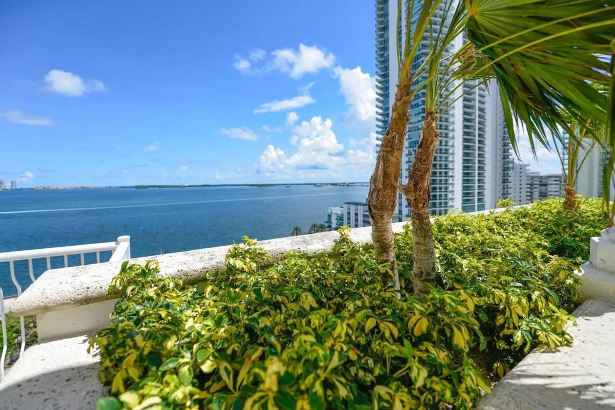 Brickell Center W/city & Bay View + Free Parking! Apartment